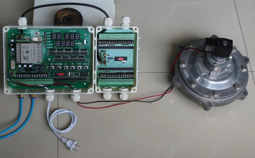 Elektromanyetik darbeli valfe bağlanmış Xiechang® SXC-X8A5 darbe kontrol ünitesi